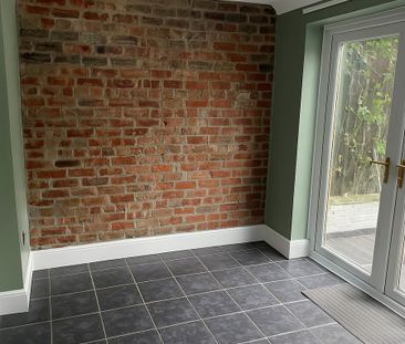 4 bedroom semi-detached house to rent - Photo 3