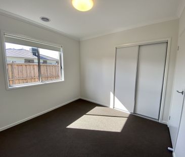 Fantastic floorplan in a convenient location! - Photo 5