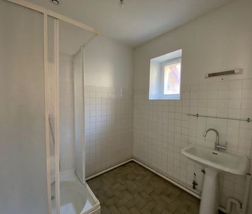 A louer commune NIHERNE maison type 2 avec cour - Photo 3