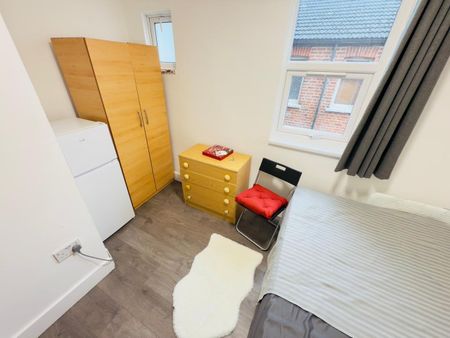 Room in a Shared Flat, Mora Road, NW2 - Photo 3