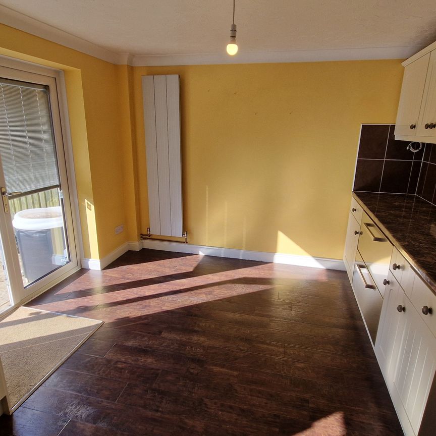 3 bed town house to rent in Meadow View, Holywell Lake - Photo 1