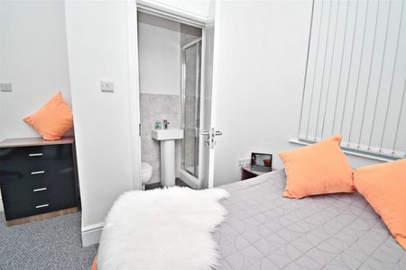1 bed house share to rent in Christian Road, Preston, PR1 - Photo 2