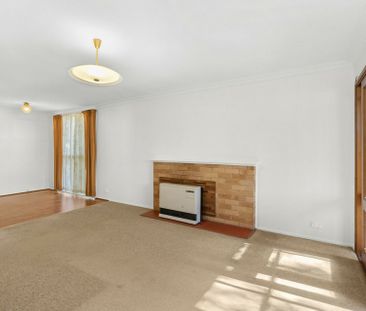 Neat & Tidy 3 Bedroom home with large backyard! - Photo 4