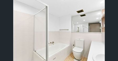 Peaceful ground floor beach side apartment in a prime location! - Photo 3