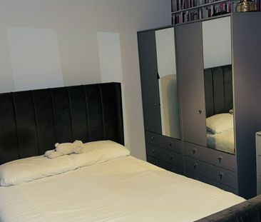 Lovely 3 Bed Town House TO LET in popular part of Heywood - Photo 3