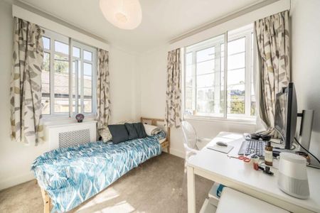 3 bedroom flat to rent - Photo 3