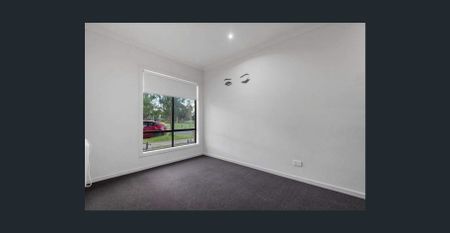 Spacious 3-Bed, 2-Bath Home in Prime Point Cook Location - Photo 4