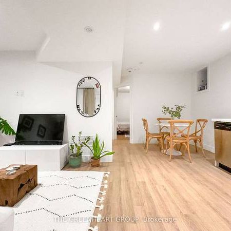 LITTLE ITALY MAIN FLR RENOVATED 1+1 BED - Photo 4