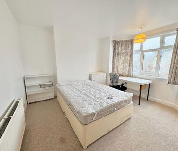 5 bedroom semi-detached house to rent - Photo 4