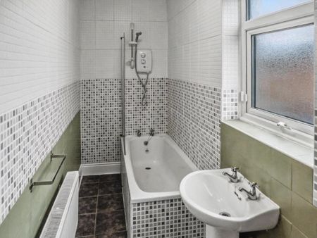 2 bedroom end of terrace house to rent - Photo 5