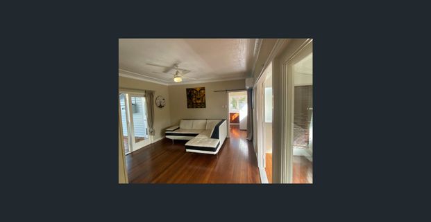 Spacious & Stylish Holland Park Home with Flexible Living - Photo 1