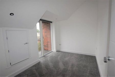 3 Bedroom Mews To Let - Photo 4