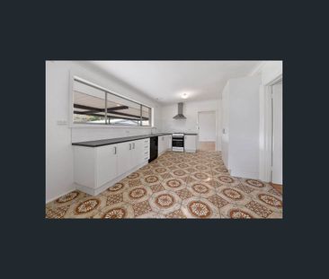 Spacious Three-Bedroom Home in a Convenient Keilor East Location - Photo 2