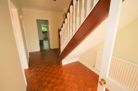 4 bedroom detached house to rent - Photo 5