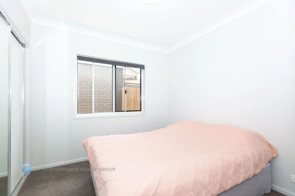 “Modern 4 Bedroom home” - Photo 1