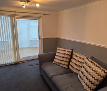 3 bedroom semi-detached house to rent - Photo 3