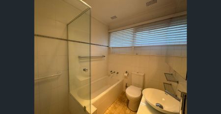 Beautiful and Charming 3 Bedroom Family House in a Quiet Location! - Photo 3