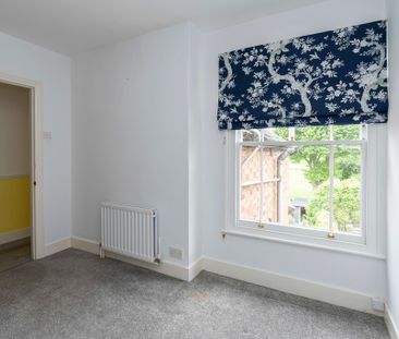 Rothes Road, Dorking - 4 bedrooms Property for lettings - Seymours - Photo 3