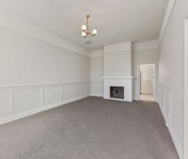 Classic Family Home - Photo 2