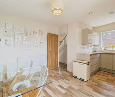 3 bedroom semi-detached house to rent - Photo 3