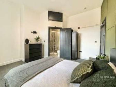 Town centre shared house! Room 7 - Photo 3