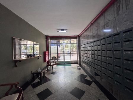 Lindo Quarto E Sala Reformado Para Locação No Centro - Foto 4