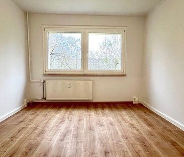 Helle, familienfreundliche 3-Zimmerwohnung im 1.OG mit Balkon! - Photo 1