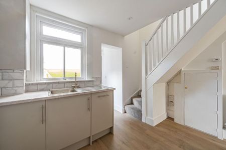 2 bedroom maisonette to rent - Photo 5