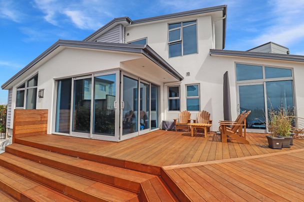 Immaculately presented executive four-bedroom family home - Photo 1