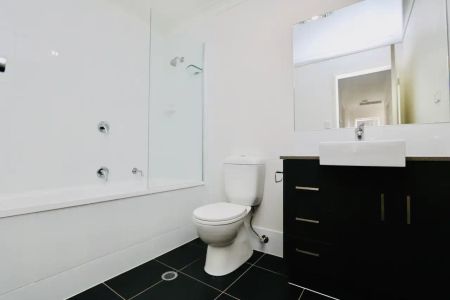 “Great Three Bedroom Townhouse with Ducted Air Conditioning” - Photo 3