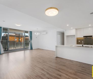 Modern 2 Bedroom Apartment with Home Office | Level 1 - Photo 2