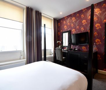 ROOM 3, Cinnabar Hotel, 88-89 Fore Street, SG14 - Photo 2