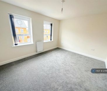 4 bedroom semi-detached house to rent - Photo 4