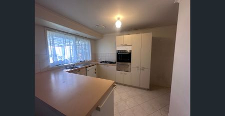 27 Leopold Crescent, Hampton Park, Vic 3976 - Photo 4