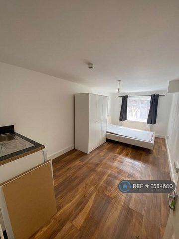 1 bedroom in a house share to rent - Photo 5