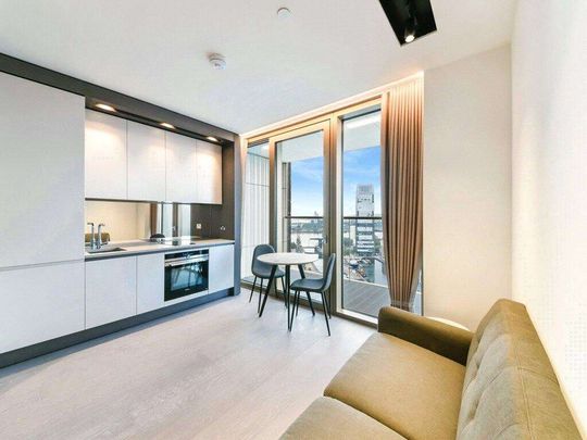 A spacious studio apartment in the sought-after One Park Drive development in Canary Wharf. Offered fully furnished, the apartment is well designed with practical storage throughout. - Photo 1
