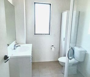 Chic 1BR Apt with Balcony in East Tamaki - Photo 5