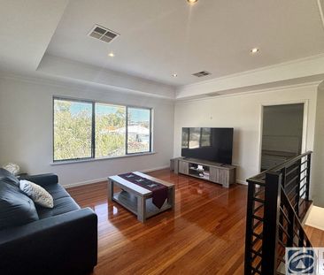 STREET FRONT TOWNHOUSE IN PRIME LOCATION - Photo 4