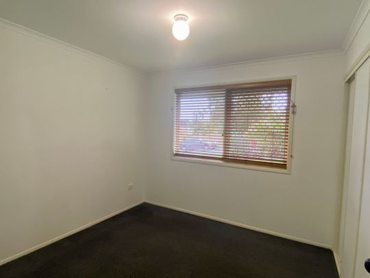 Comfortable Family Living in a Quiet Oxenford Pocket - Photo 1