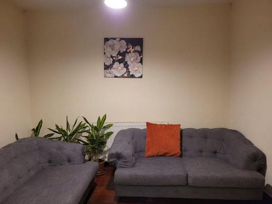 1 bedroom in a flat share to rent - Photo 1