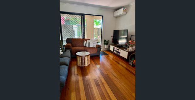 Modern 3-Bed + Guest Room Townhouse in West End - With Great School Catchment - Photo 1