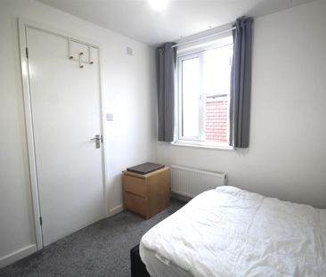 1 Bedroom Room To Let - Photo 3