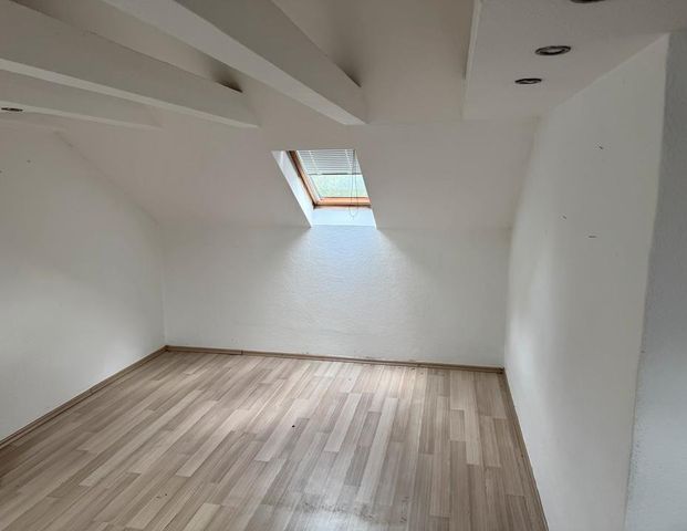 Gemütliche Dachgeschosswohnung in 45899 Gelsenkirchen Buererstras - Foto 1