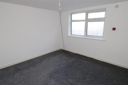 2 bedroom ground floor flat to rent - Photo 2
