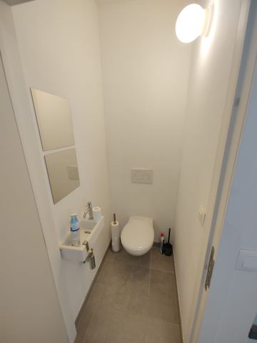 Recent ruim 3 slaapkamer duplex appartement met autostaanplaats. - Foto 4