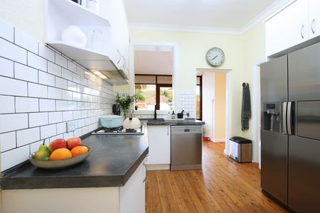 644 Elm Street, Albury NSW 2640 - House For Rent | Domain - Photo 5