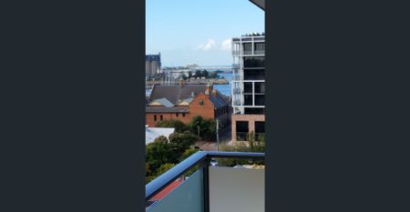 Contemporary style, air-conditioned and enjoying views from its 7th floor corner position. - Photo 3