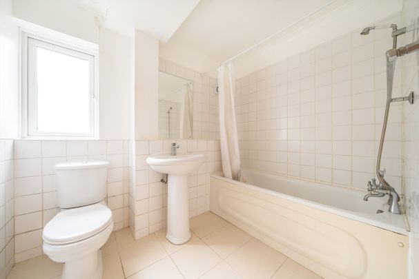 Devonshire Court, London, SW12 - Photo 1