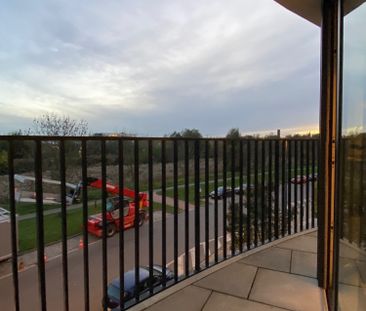 Lichtrijk appartement met één slaapkamer en bijhorende carport gele... - Photo 4