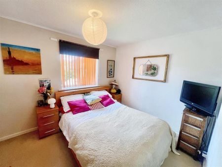 3 bedroom semi-detached house to rent - Photo 4
